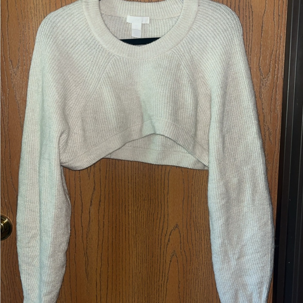 H&M Cream Knit Sweater. Cropped
